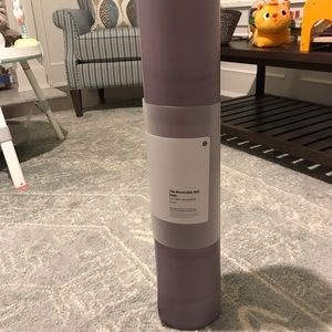 Lululemon reversible 5mm mat in dusty dawn